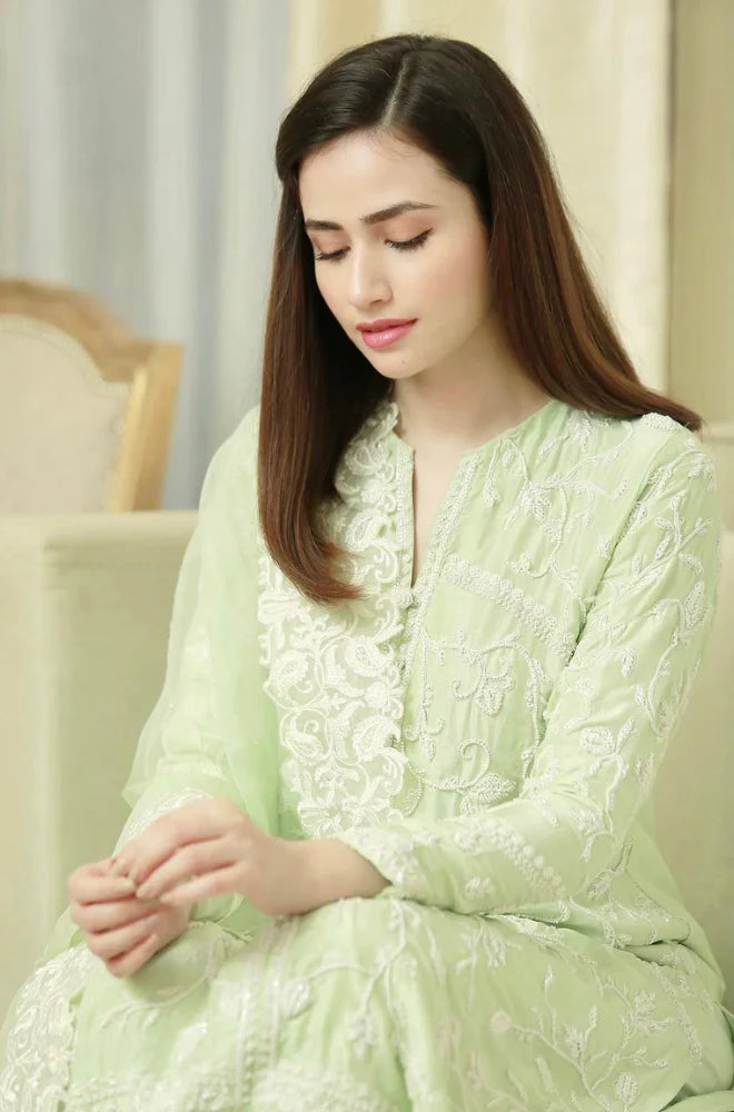 BAREEZE- Premium 3 Piece Lawn EMBROIDERED SHIRT WITH ORGANZA EMBROIDERED DUPATTA & TROUSER-BIC-4605